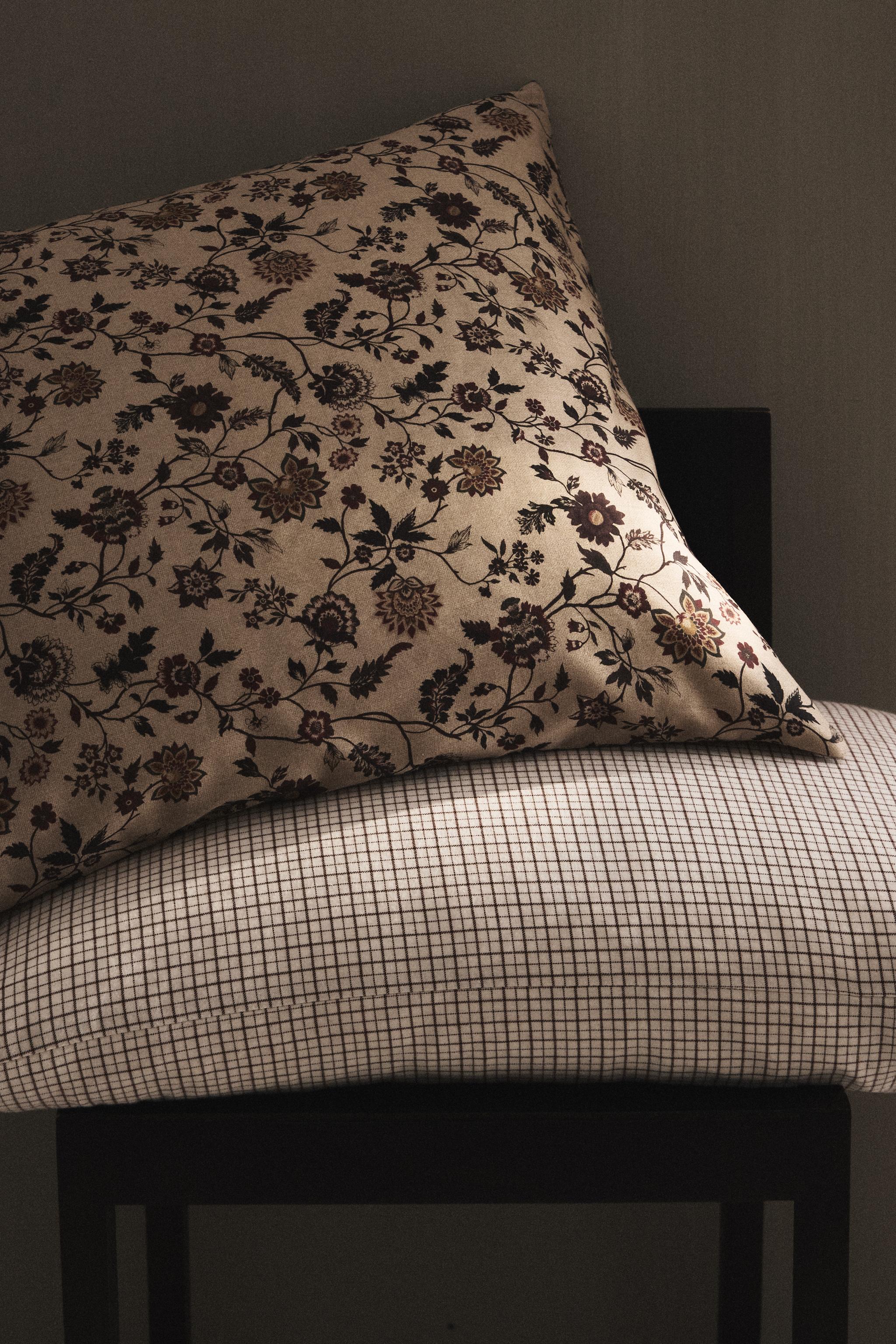 FLORAL PRINT SATEEN PILLOWCASE